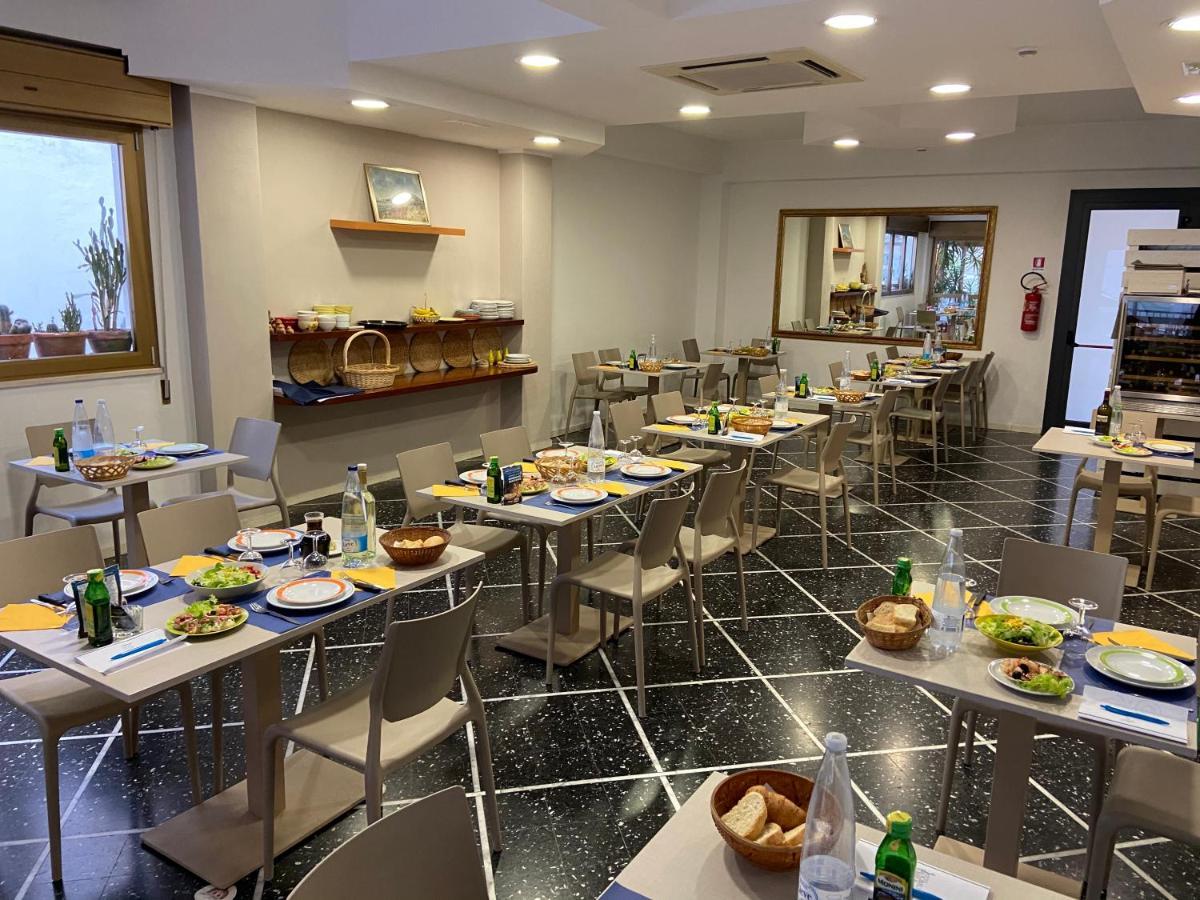 Hotel Domus Mea カットーリカ エクステリア 写真
